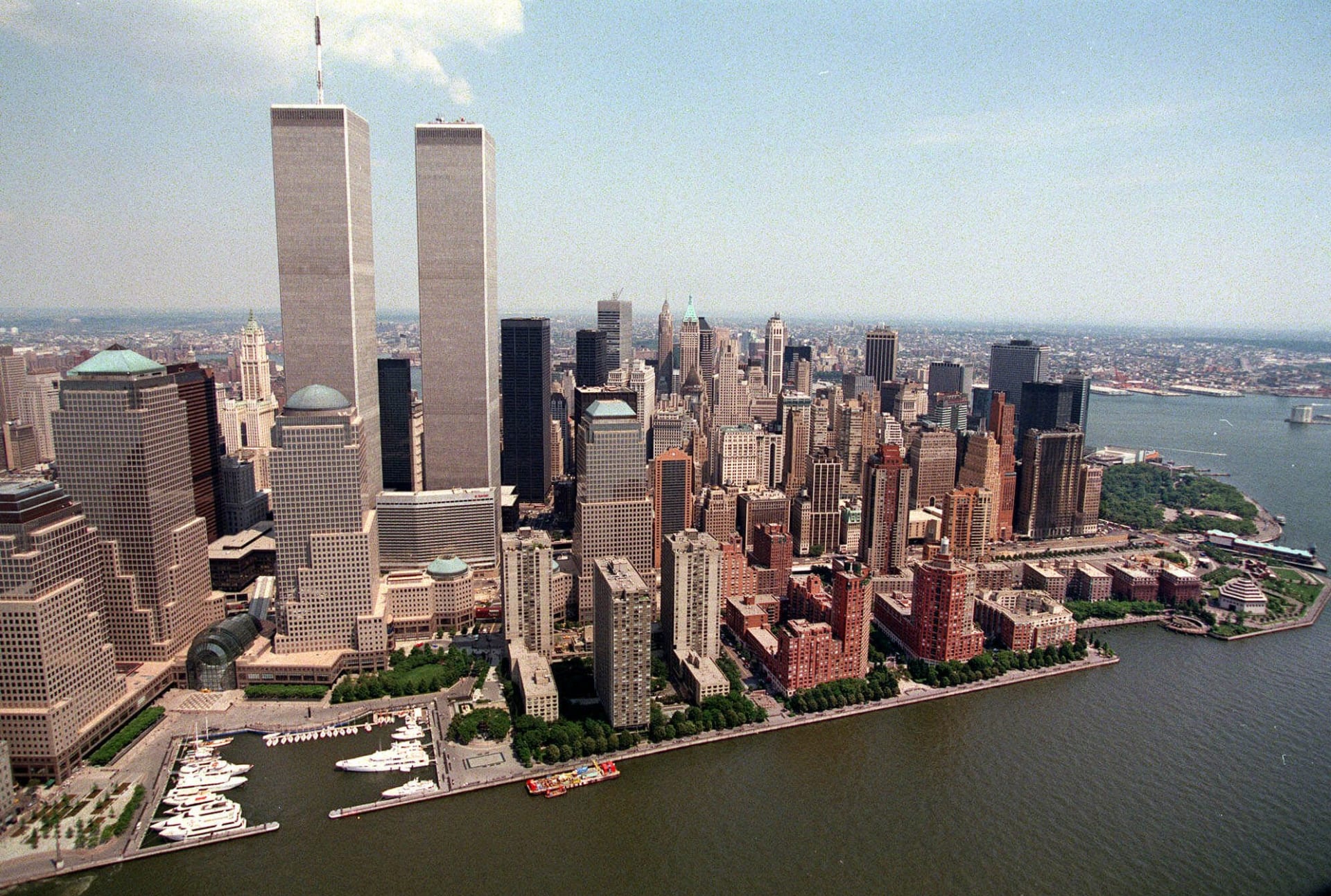 Pohled na Světové obchodní centrum v roce 1999.