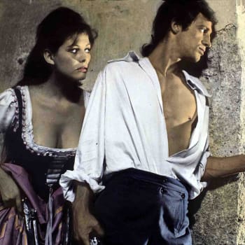 Jean-Paul Belmondo ve snímku Cartouche z roku 1962. Po boku mu hrála Claudia Cardinaleová.