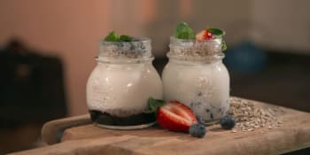 Zdravý domácí BIO jogurt si můžete snadno vyrobit i bez použití jogurtovače