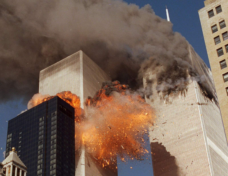 Do mrakodrapů Světového obchodního centra narazily 11. září 2001 dopoledne dvě letadla s teroristy.