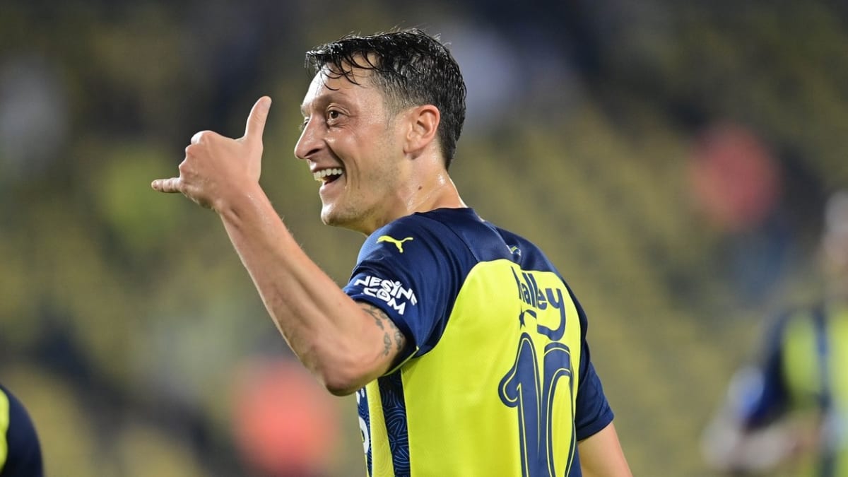 Hodnota Mesuta Özila uváděná Transfermarktem podle Fenerbahce neodpovídá realitě.