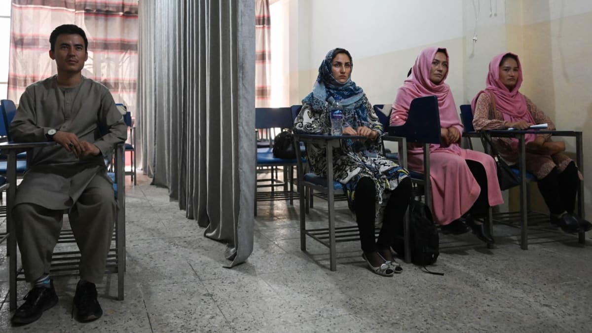 Školy v Afghánistánu se začínají otevírat, platí ale nová pravidla. (Ilustrační foto)