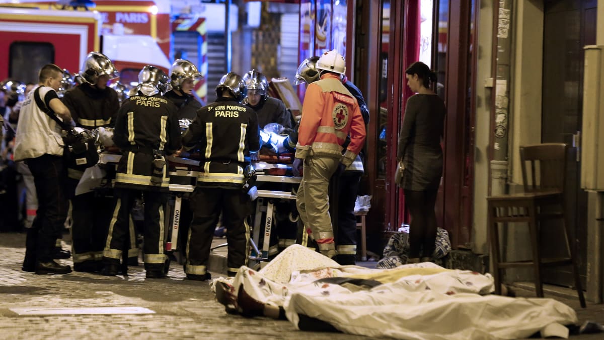 Přeživší popsali, jak vypadal teroristický útok v pařížském hudebním klubu Bataclan v Paříži.