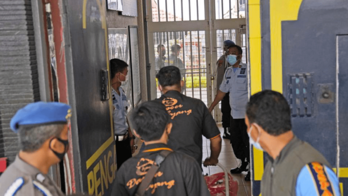 Při požáru v indonéském vězení zemřelo 41 trestanců. 