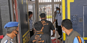 Tragické následky požáru v Indonésii: V přeplněném vězení uhořelo 41 trestanců