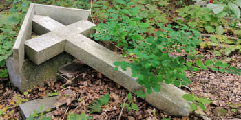 Ničení německých hřbitovů v Sudetech aneb Jak radnice organizují barbarství 