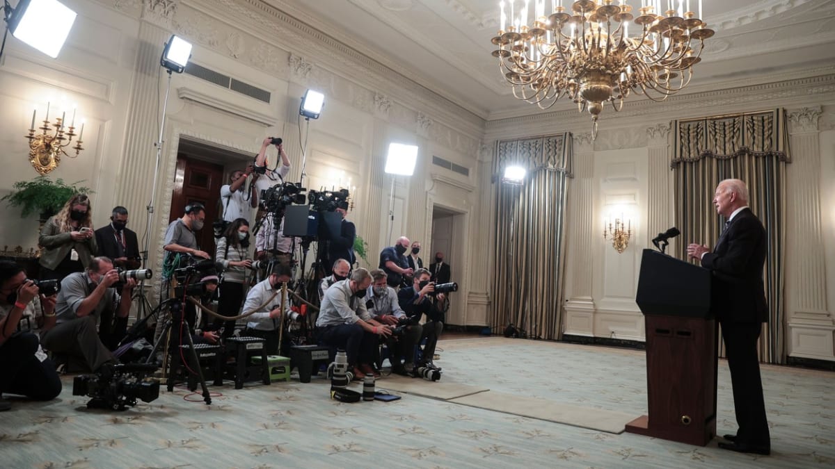 Joe Biden před novináři