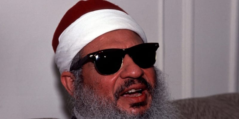Omar Abdel Rahman, neboli slepý šejk, je považován za duchovního otce únorového útoku z roku 1993 na Světové obchodní centrum. Byl dopaden a odsouzen.