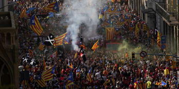 V Barceloně demonstrovalo přes 100 tisíc lidí, volali po nezávislosti Katalánska