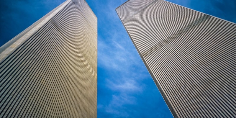 Ikonický pohled na budovy Dvojčat Světového obchodního centra
