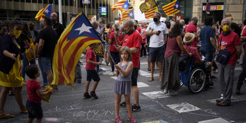 Barcelonou prošlo přes 100 tisíc demonstrantů volajících po nezávislosti Katalánska.