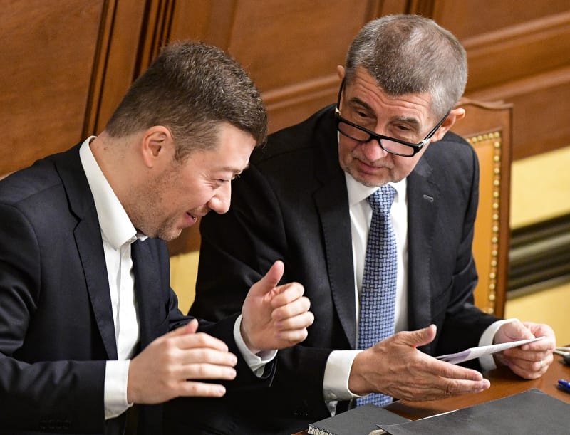 Premiér Andrej Babiš (ANO) a šéf SPD Tomio Okamura ve Sněmovně
