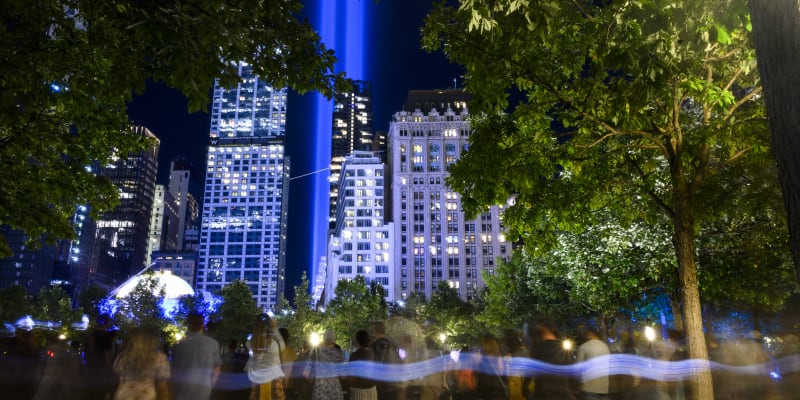 Světelná show na počest zemřelým při teroristických útocích 11. září 2001.
