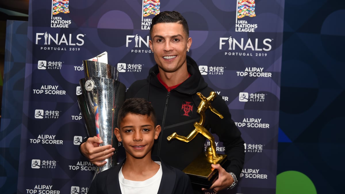 Cristiano Ronaldo Jr. stejně jako otec nyní hraje za Manchester United.