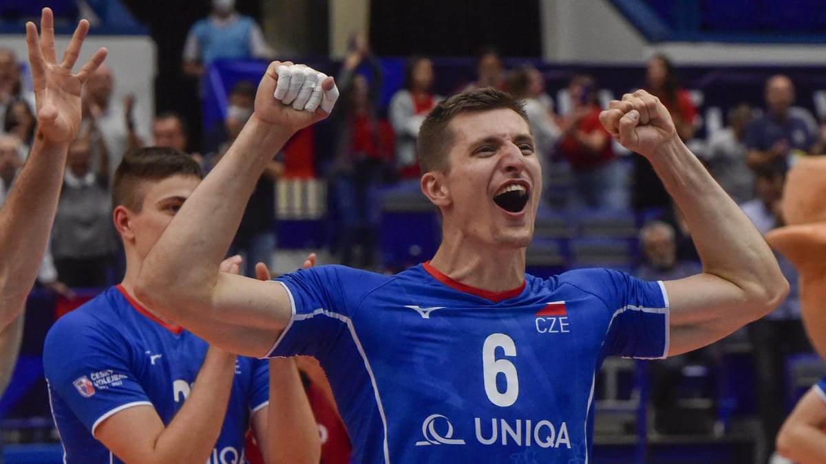 Čeští volejbalisté slaví postup do čtvrtfinále evropského šampionátu a vyřazení francouzských olympijských vítězů.
