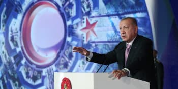 Hvězda a půlměsíc rozsévají strach. Erdogan staví v Turecku vlastní armádní Pentagon