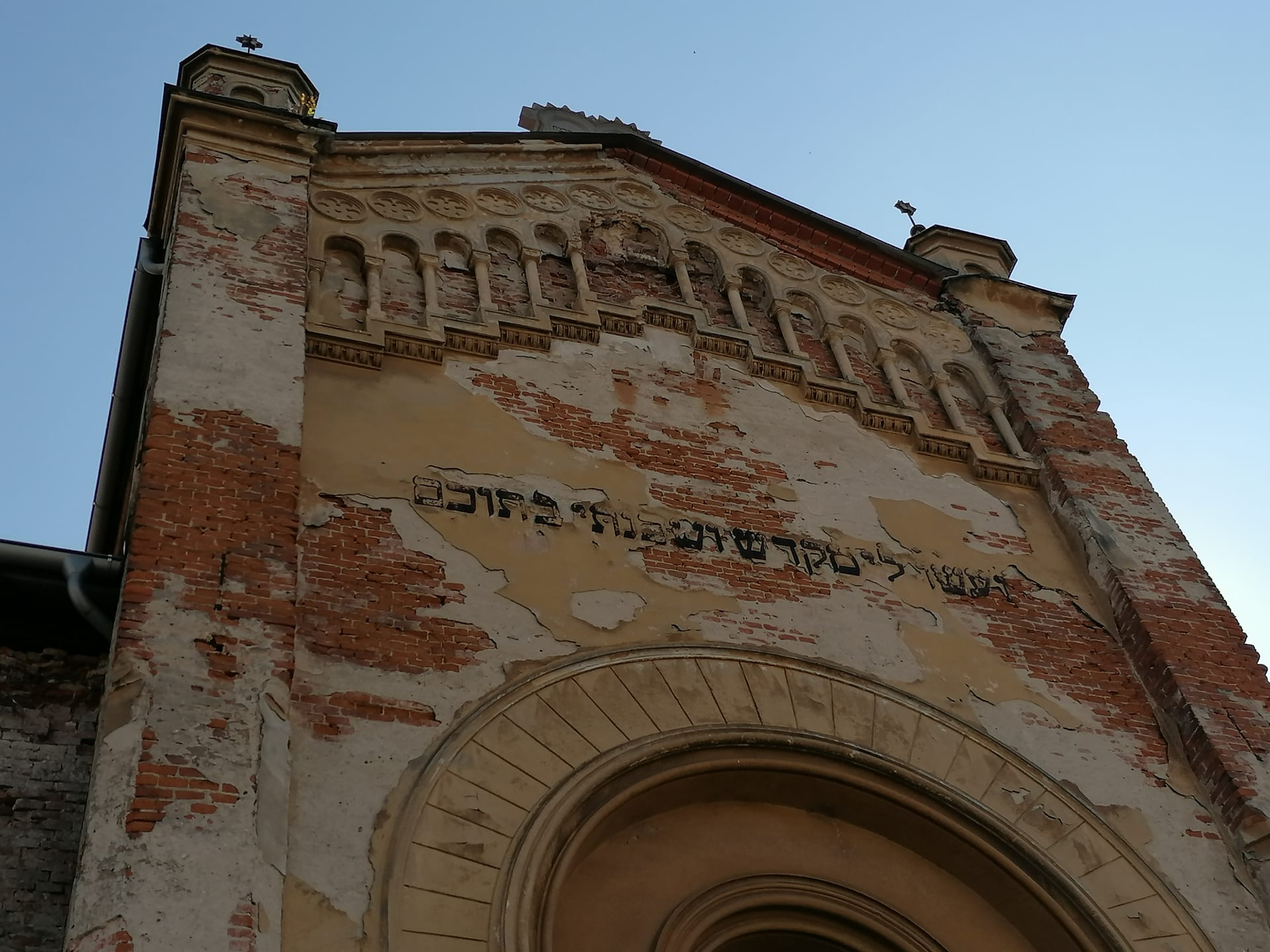 Bytča, zdevastovaná židovská synagoga