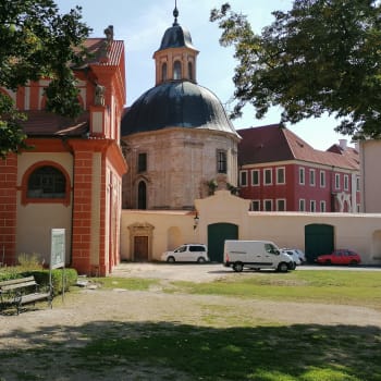 Návštěvníci Plas mohou obdivovat barokní klášter nebo krásy tamní přírody