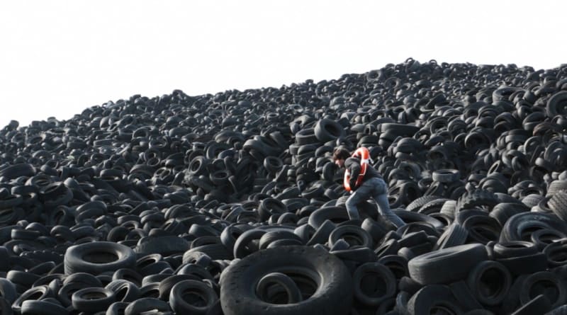 Na skládce se vyskytovalo až 44 milionů pneumatik.