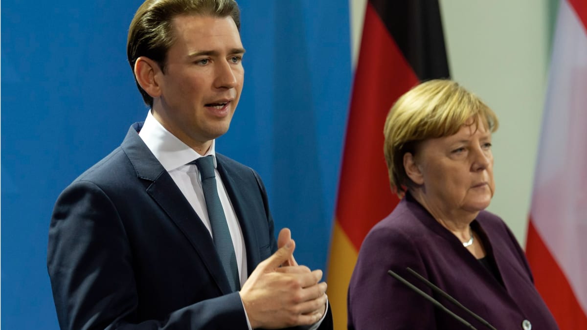 Rakouský kancléř Sebastian Kurz se na přístupu k uprchlíkům z Afghánistánu nedohodne s odcházející německou kancléřkou Angelou Merkelovou.