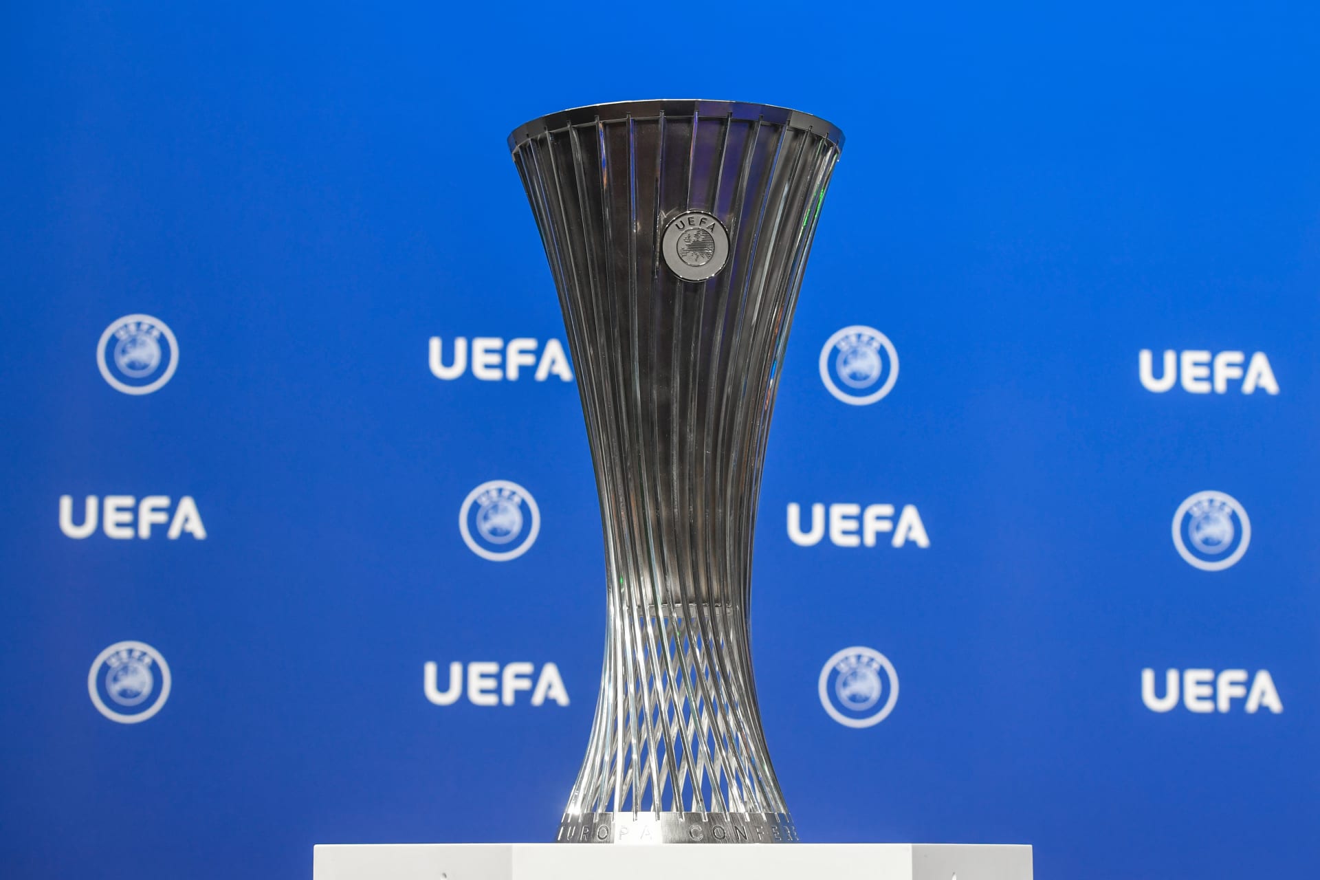 Trofej pro vítěze Evropské konferenční ligy