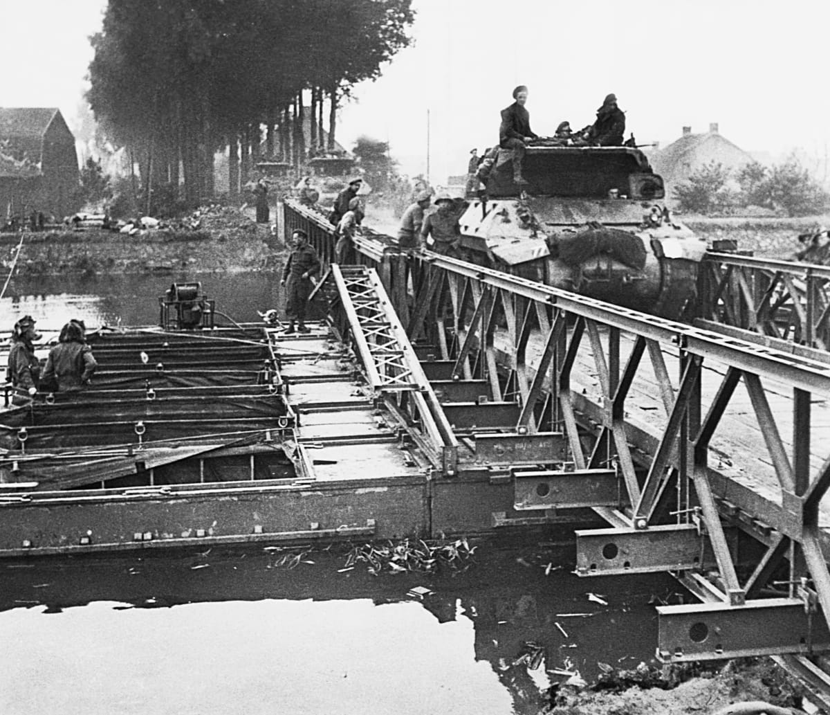 Menší vodní toky nedělaly vojákům problém, uměli přes ně postavit improvizované mosty, které dokázaly udržet i tanky. Problémem byl Rýn.