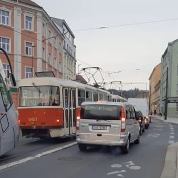 Dopravní kolaps v ulici Zenklova