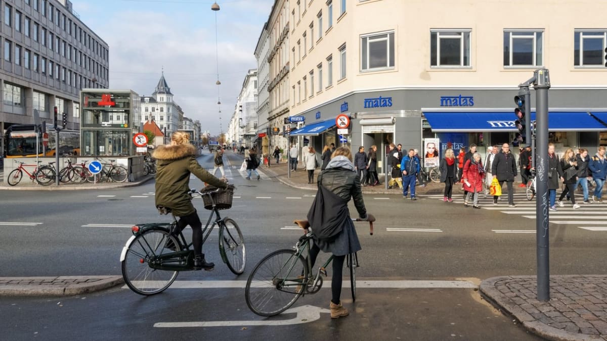 Cyklisté musí v Kodani dodržovat přísná pravidla, aby neomezovali provoz.