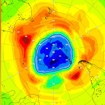 Ozonová díra nad jižním pólem je už větší než Antarktida (se svolením Copernicus Atmosphere Monitoring Service/ECMWF)