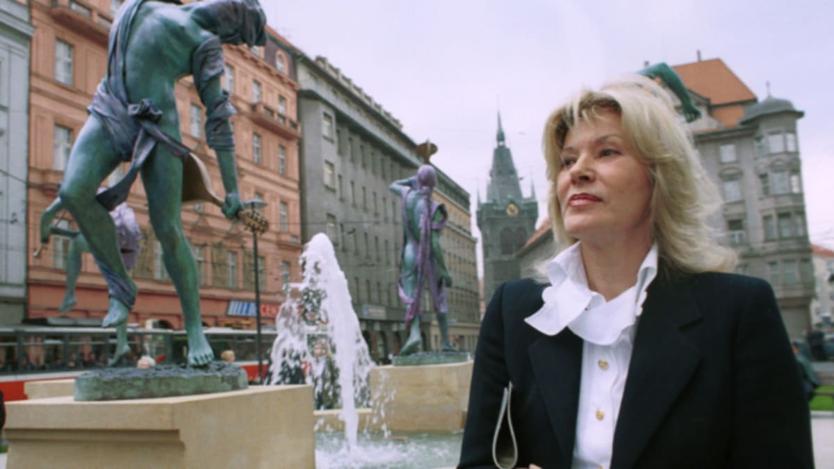 Anna Chromy na Senovážném náměstí v roce 2002
