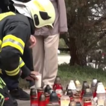 Přesně v pravé poledne uctili hasičské jednotky po celé České republice památku dvou zesnulých dobrovolných hasičů.