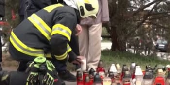 V Česku proběhla pieta za zesnulé hasiče v Koryčanech. Ke zranění dochází každý den