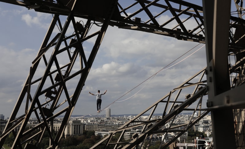 Nathan Paulin u Eiffelovy věže