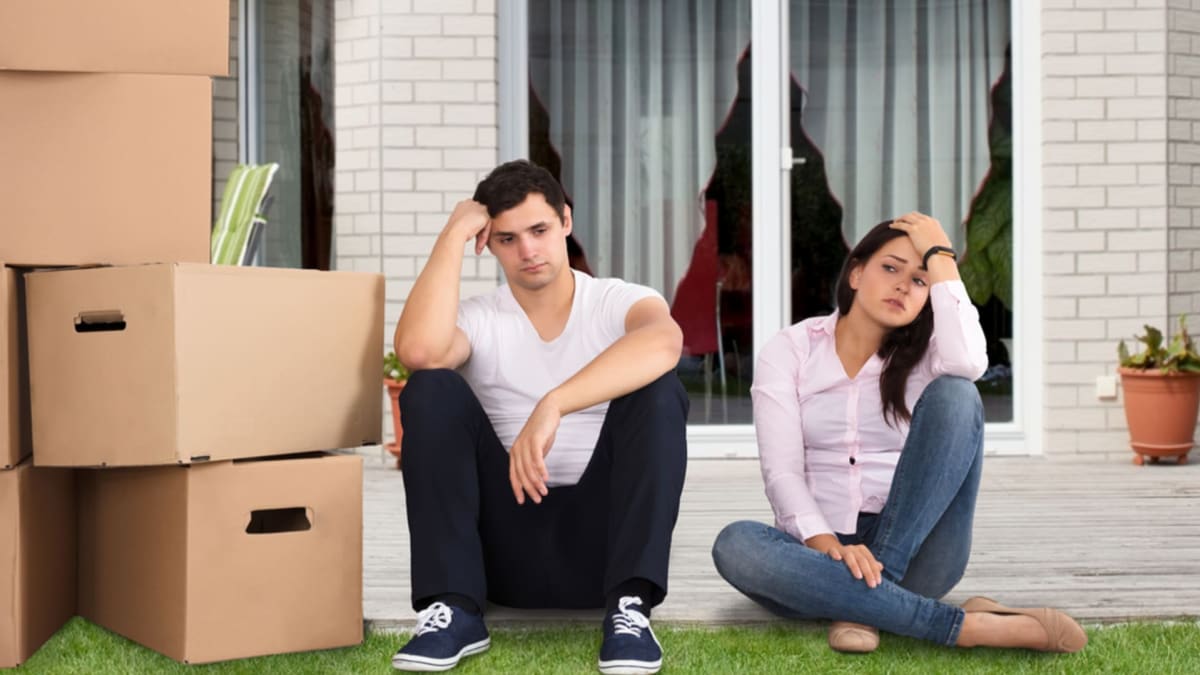Pro řadu mladých manželských párů se hypoteční úvěr stává stále hůře dostupnou variantou financování pořízení domu nebo bytu.