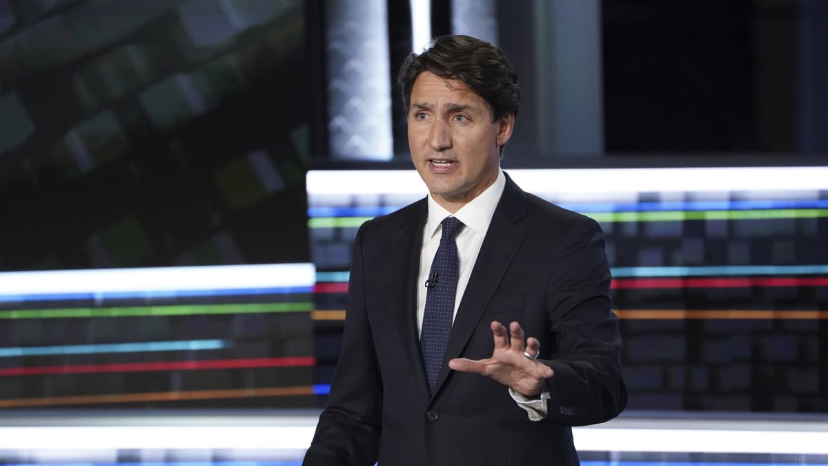 Veřejnoprávní televize CBC odhaduje, že liberálové Justina Trudeaua v zákonodárném sboru obsadí 157 z celkových 338 křesel.
