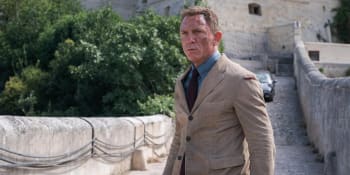 Daniel Craig opět trpí. Bondovka Není čas zemřít mohla být i jiná, ale ne lepší