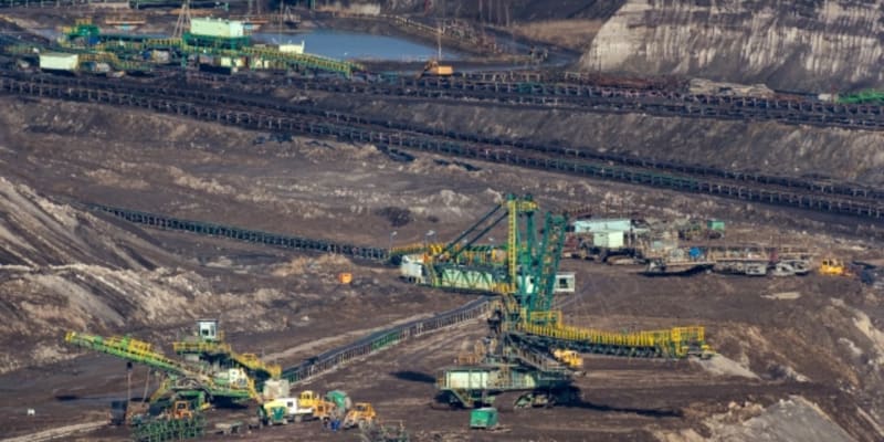 Polský soud zrušil rozhodnutí umožňující prodloužit těžbu v dole Turów.