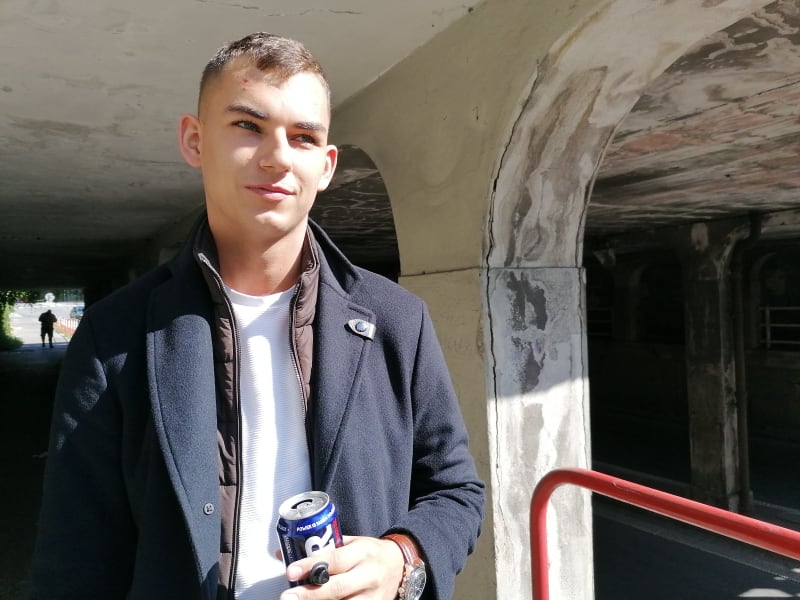 20letý kadeřník Milan Grejták patří k výjimkám mezo obyvateli vyloučené lokality,. Volit půjde.