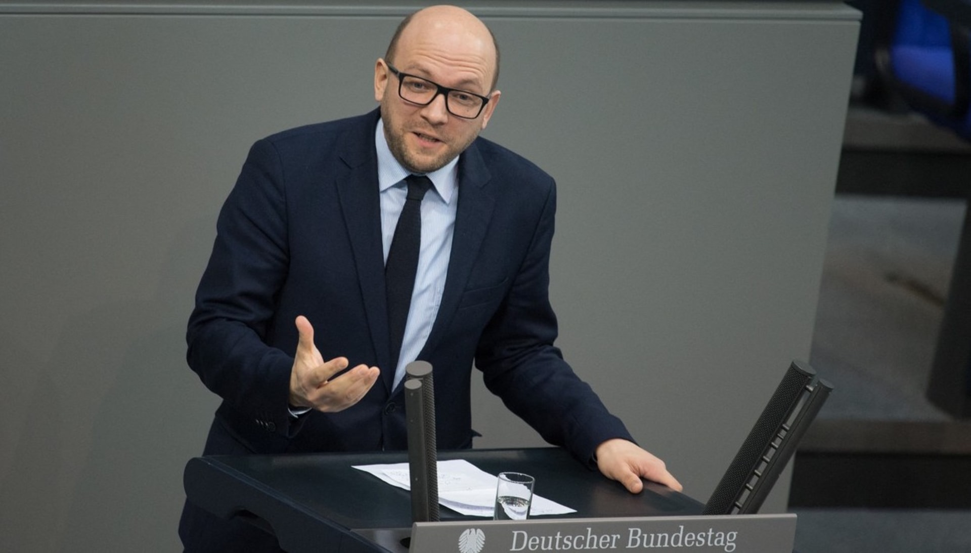 Poslanec Zelených Manuel Sarrazin mluví na zasedání německého Spolkového sněmu v Berlíně.