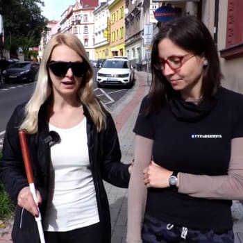 V Ústí nad Labem se ve čtvrtek vidoucí mohli na chvíli ponořit do světa nevidoucích. 