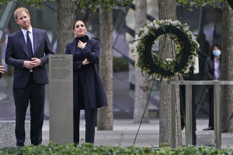 Princ Harry a jeho manželka Meghan uctili památku obětí teroristického útoku z 11. září 2001.