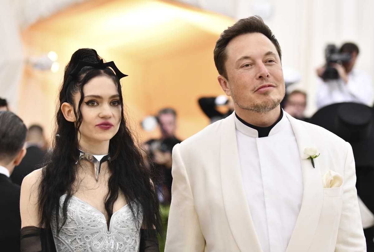 Elon Musk se zpěvačkou Grimes již netvoří pár. Společně však nadále vychovávají syna.