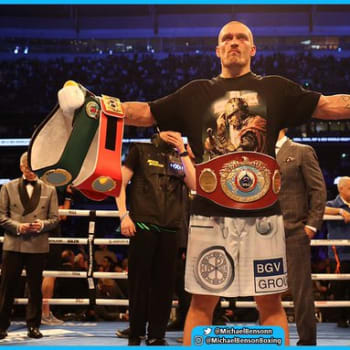 Ukrajinec Usyk obral Joshuu o pásy boxerského šampiona