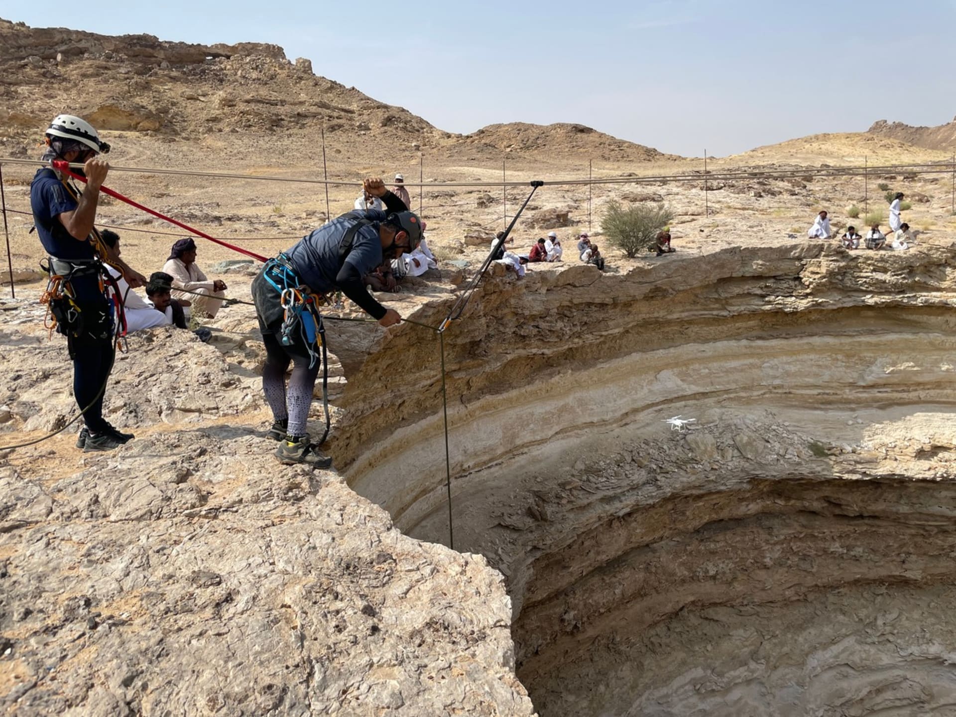 Vědci poprvé prozkoumali Barhoutovu studnu v Jemenu