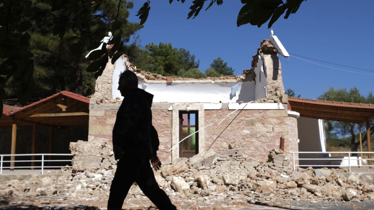 Zemětřesení na ostrově poškodilo desítky budov. (Ilustrační fotografie)