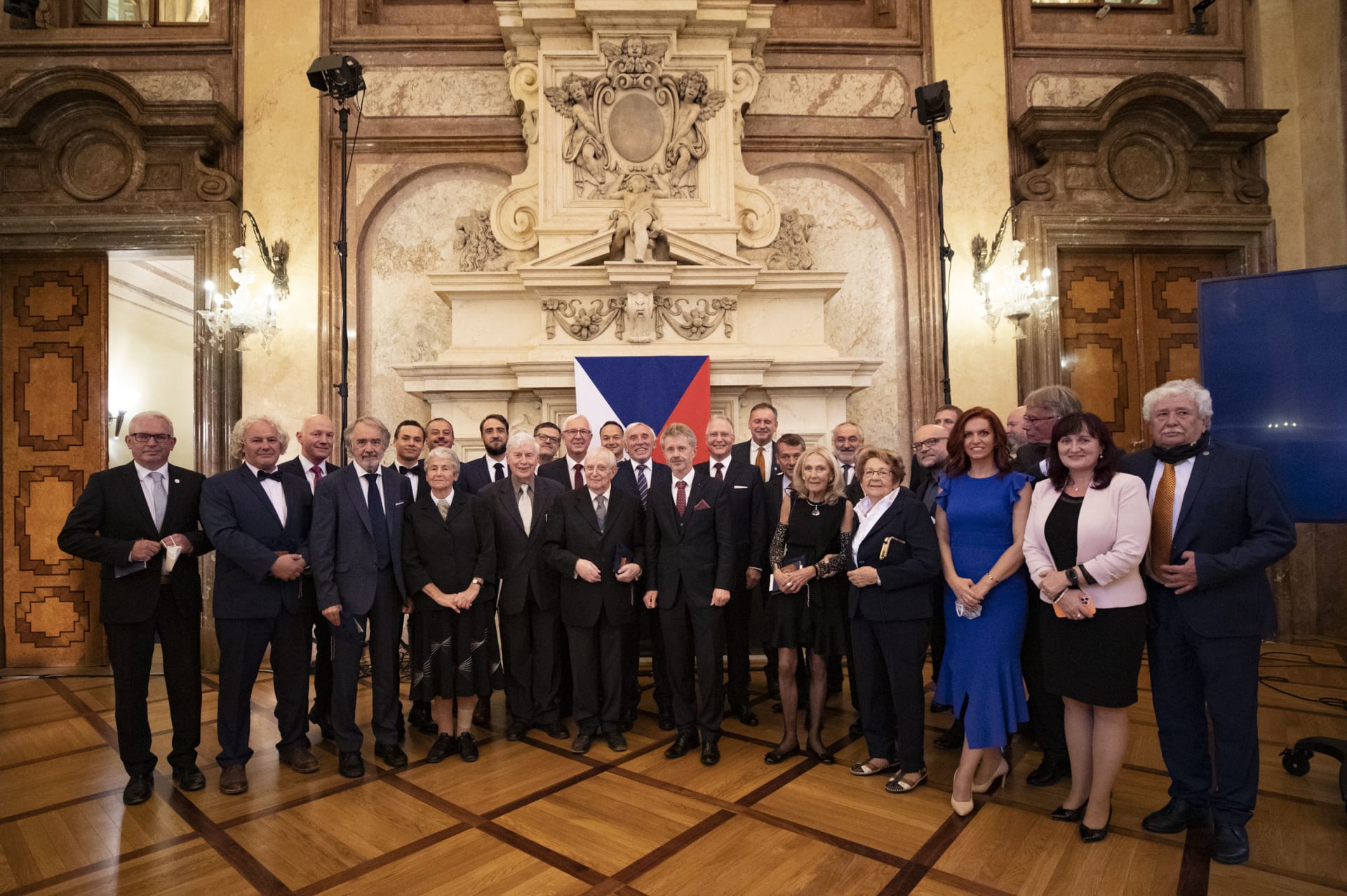 Pověřený ředitel BIS Koudelka patří mezi 15 osobností, které v úterý v Senátu získaly stříbrnou medaili předsedy horní komory. (Zdroj: Senát Parlamentu České republiky)