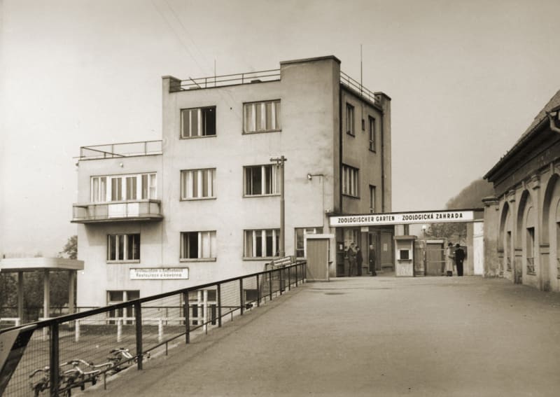 Vchod do zoo ve 40. letech. (zdroj: archiv Zoo Praha)