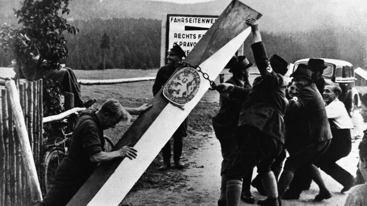 První německé oddíly překročily bývalou hranici Československa hned 1. října 1938 ve 14 hodin.