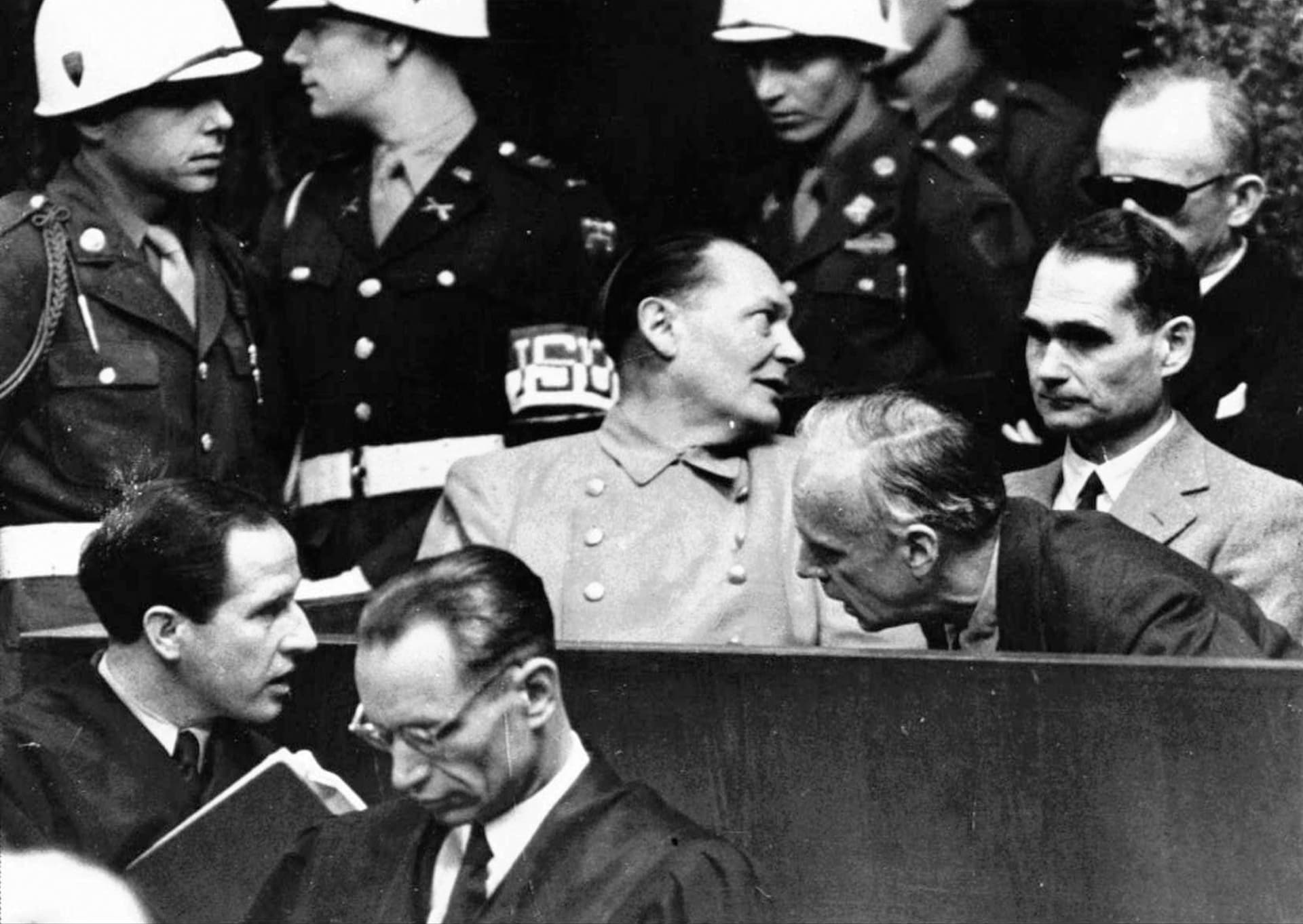 Rozsudek smrti si vyslechli například říšský protektor Čech a Moravy Wilhelm Frick, ministr zahraničních věcí Joachim von Ribbentrop či říšský maršál Hermann Göring.