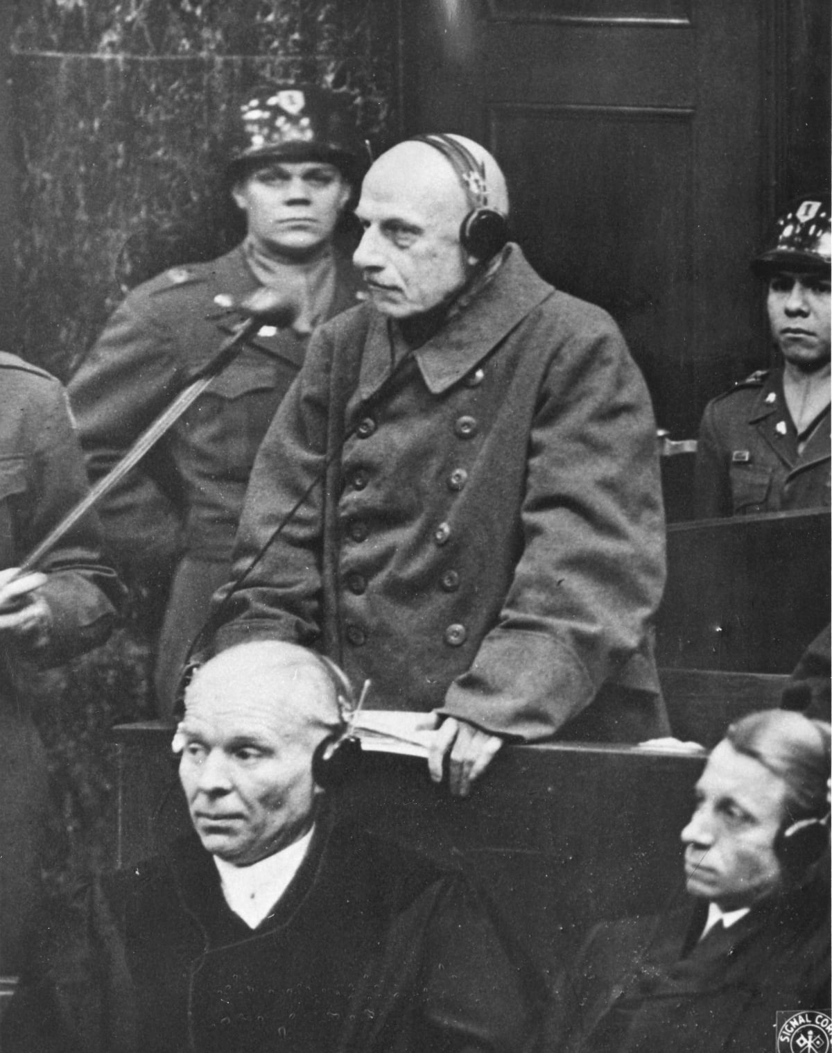 Polní maršál Wilhelm von Leeb dostal tři roky vězení. Protože ale strávil dva roky v americkém zajetí, byl propuštěn relativně brzy na svobodu